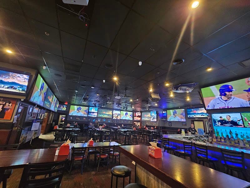 Halftime Sports Bar & Casino photo 3
