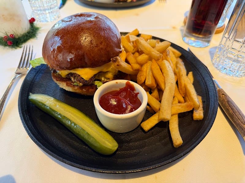 THE CHASTAIN - Restaurant photo 4