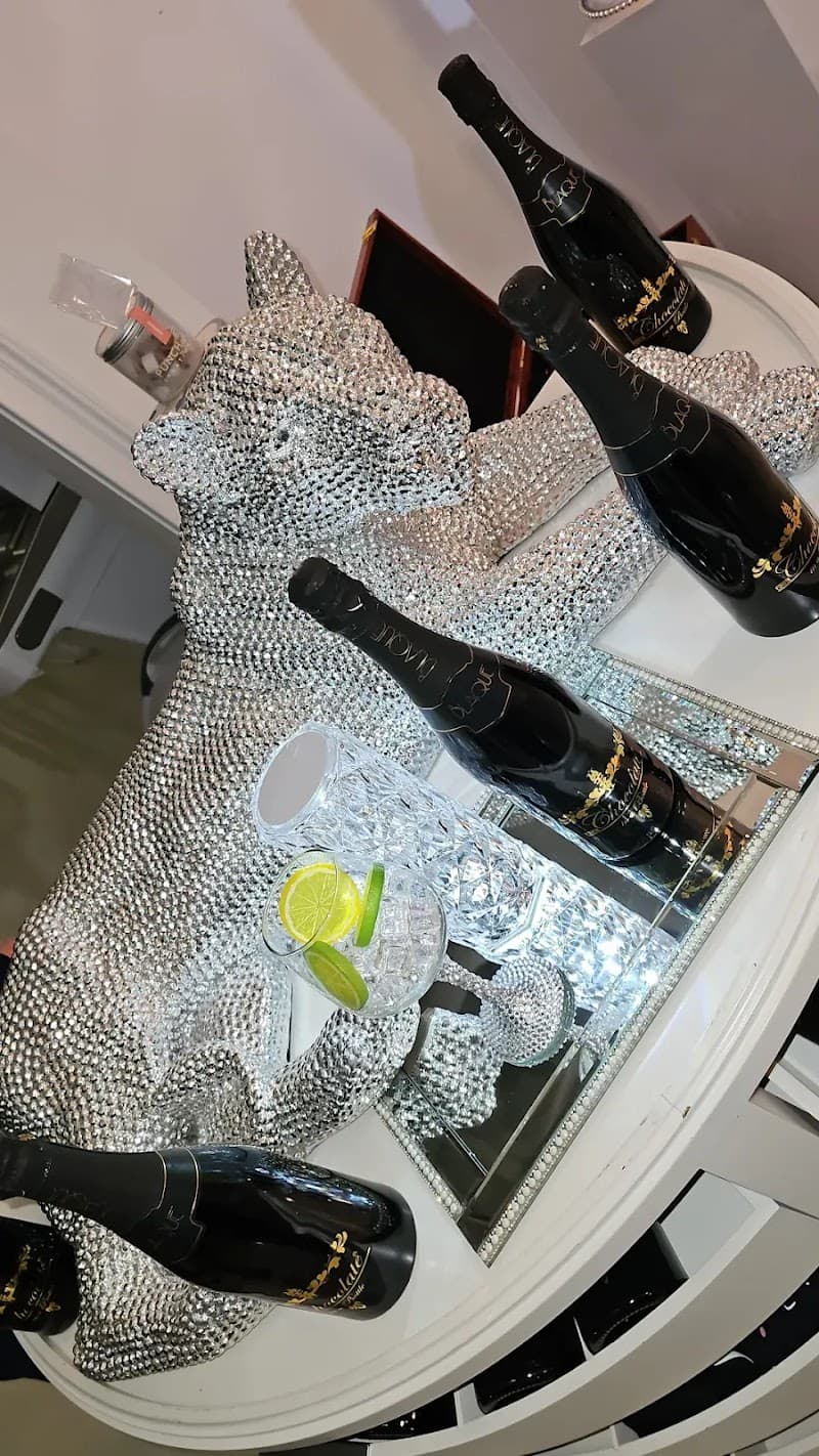 Pink and White Wine Boutique photo 3