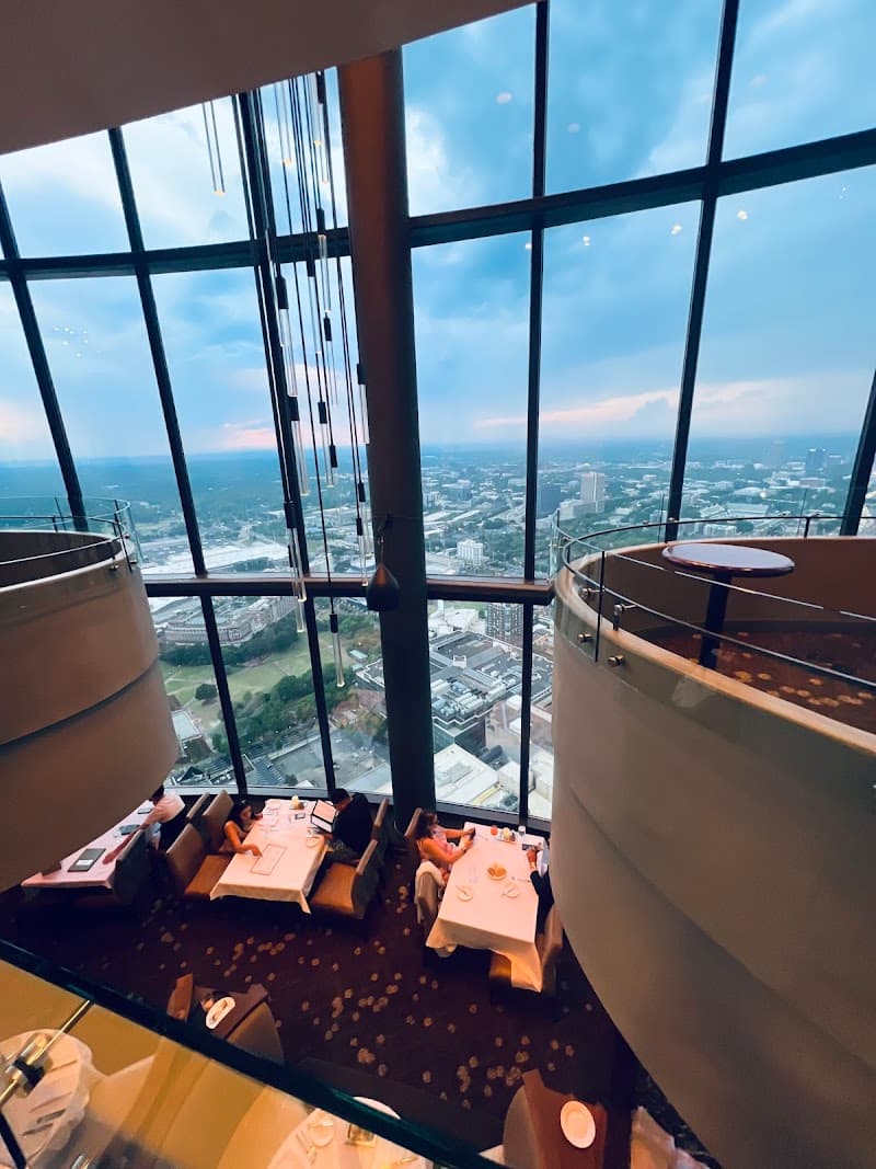 The Sun Dial Restaurant, Bar & View photo 3