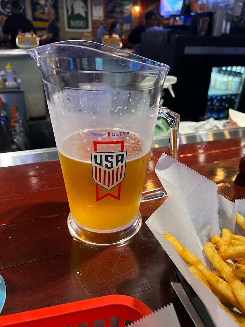 Woofs Sports Bar photo 4