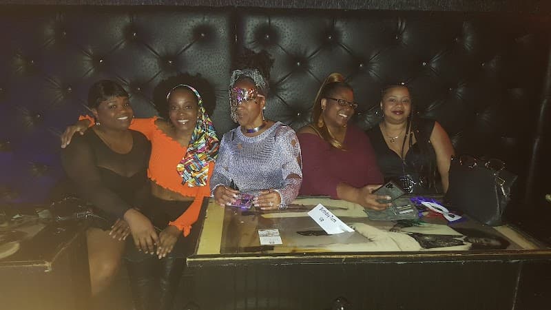Pal's Lounge