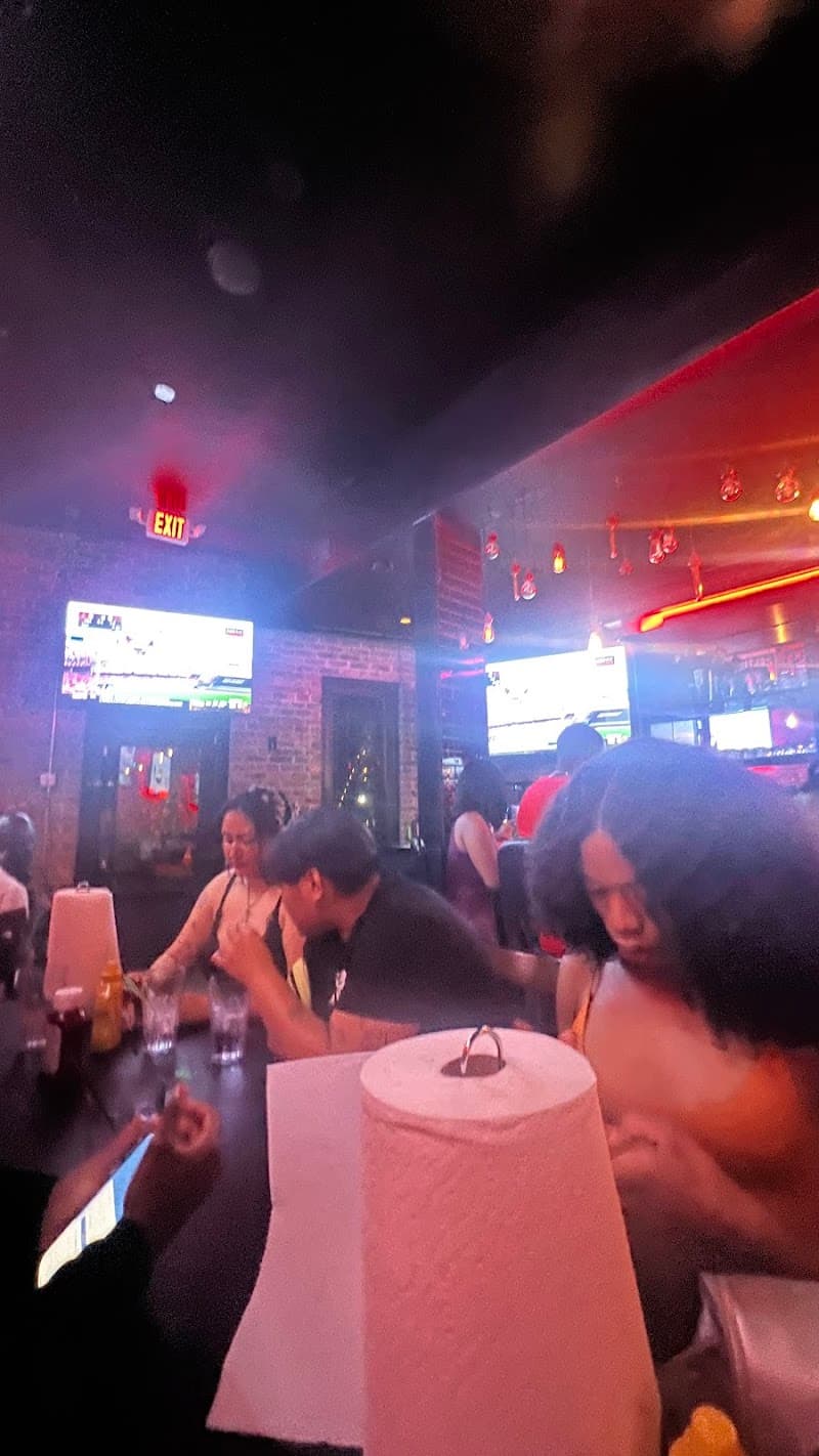 Iconz Sports Bar & Lounge photo 3