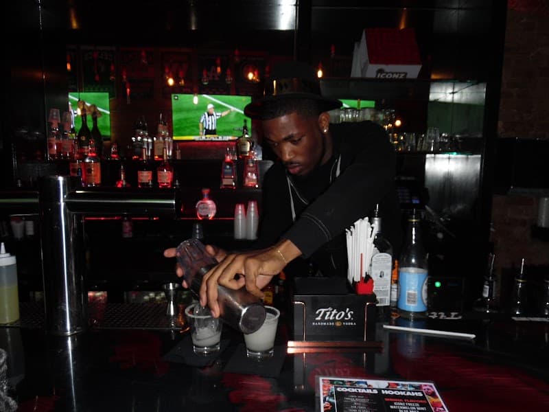 Iconz Sports Bar & Lounge photo 2