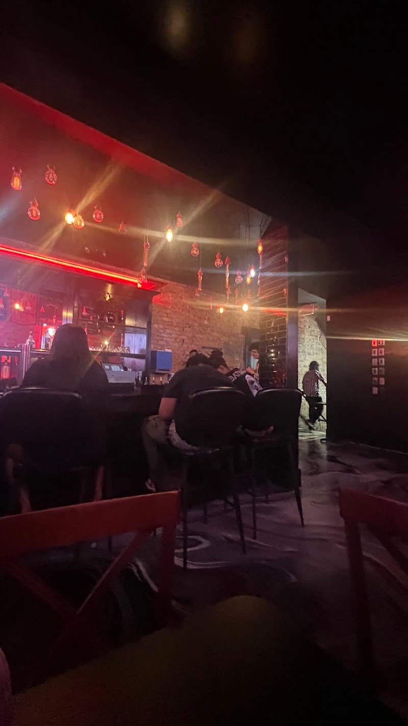 Iconz Sports Bar & Lounge photo 5