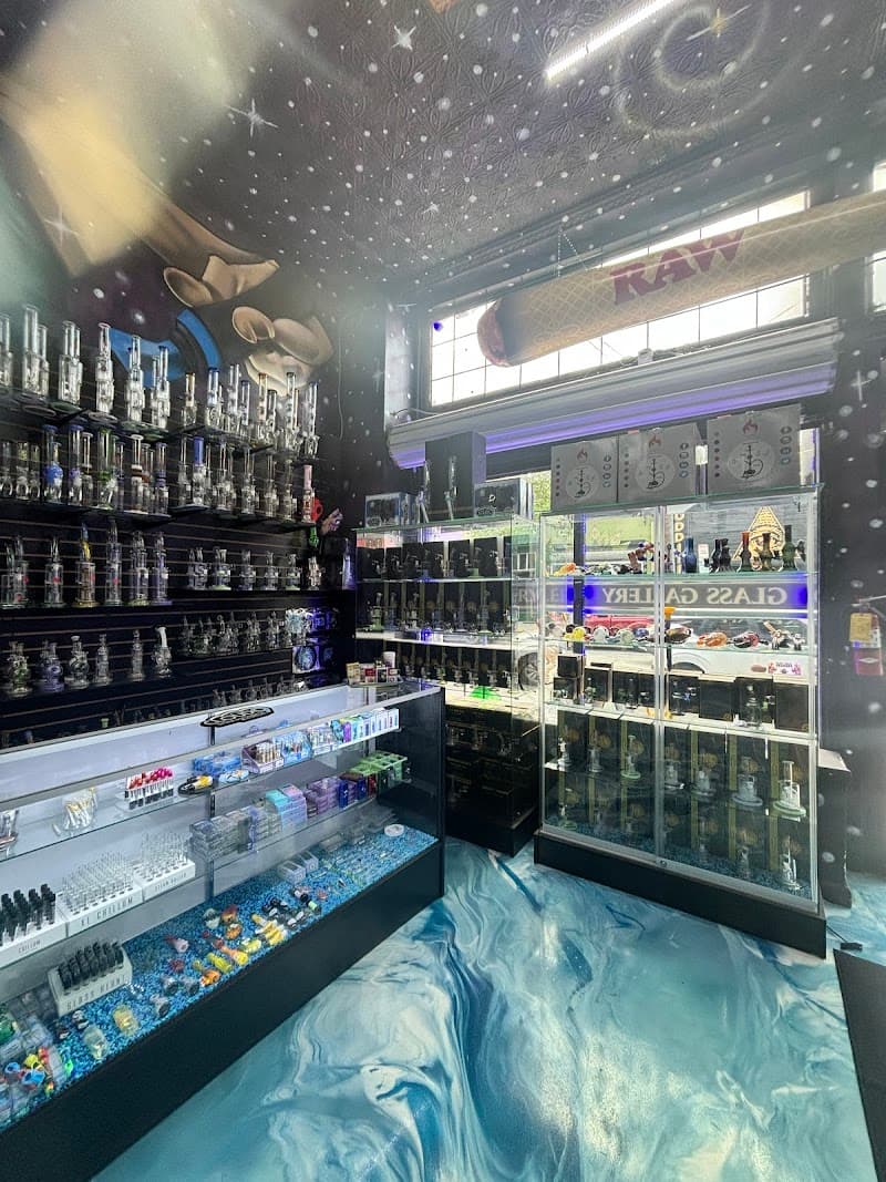 Cloud 9 Smoke, Vape, & Hookah Co. - Little 5 Points photo 3