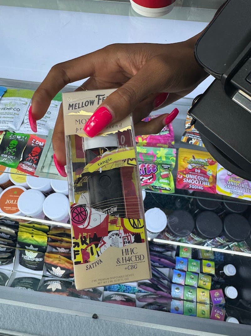 Cloud 9 Smoke, Vape, & Hookah Co. - Little 5 Points photo 4