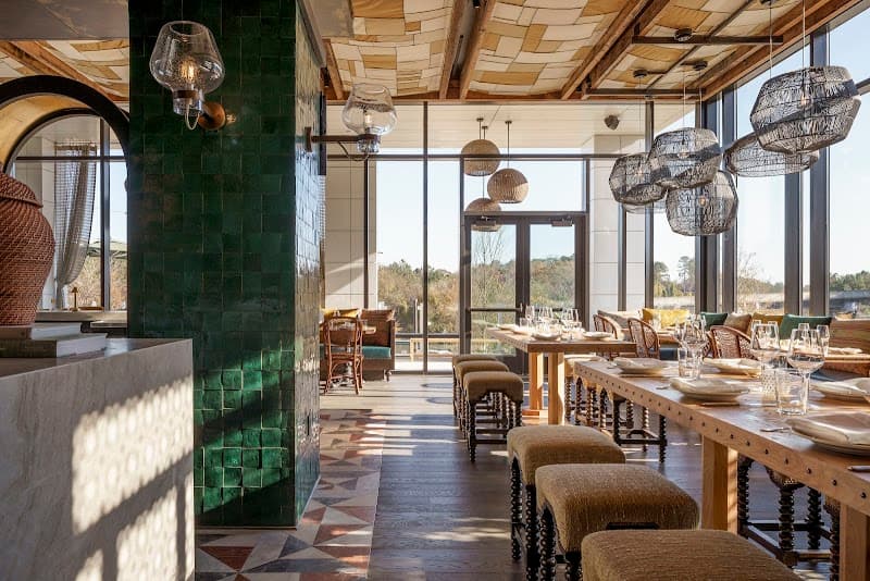 Three Arches Bar & Restaurant