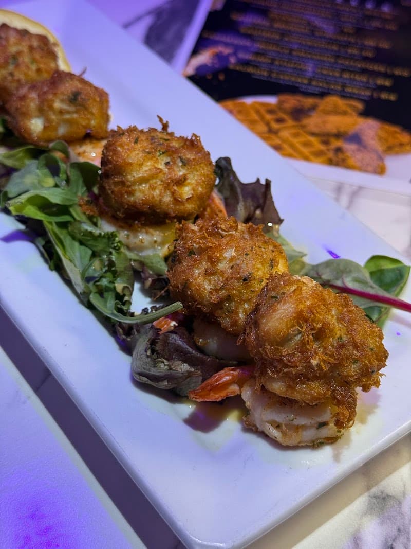 Hollywood ATL Restaurant & Lounge photo 4