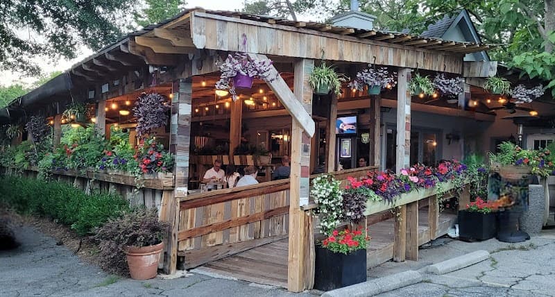 Treehouse Restaurant and Pub