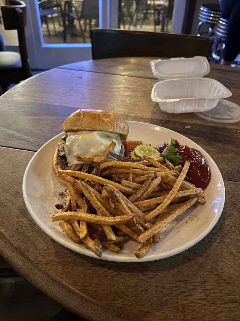 Treehouse Restaurant and Pub photo 4