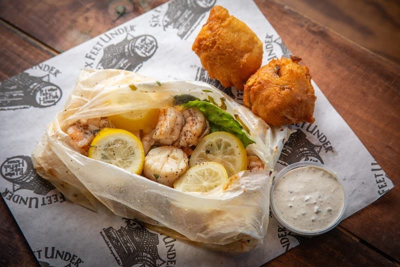 Six Feet Under Pub & Fish House - Grant Park photo 2